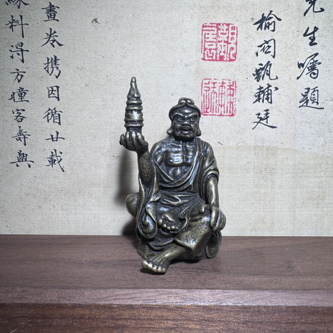 Estatua en miniatura de latón  - Unique Table Accessories reseña y precio