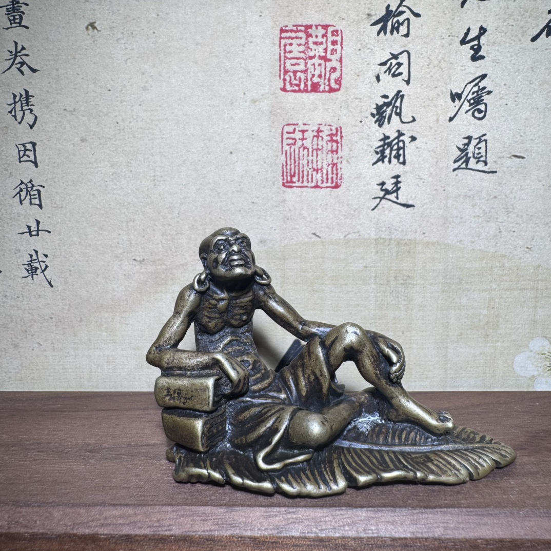 Estatua en miniatura de latón  - Unique Table Accessories reseña y precio